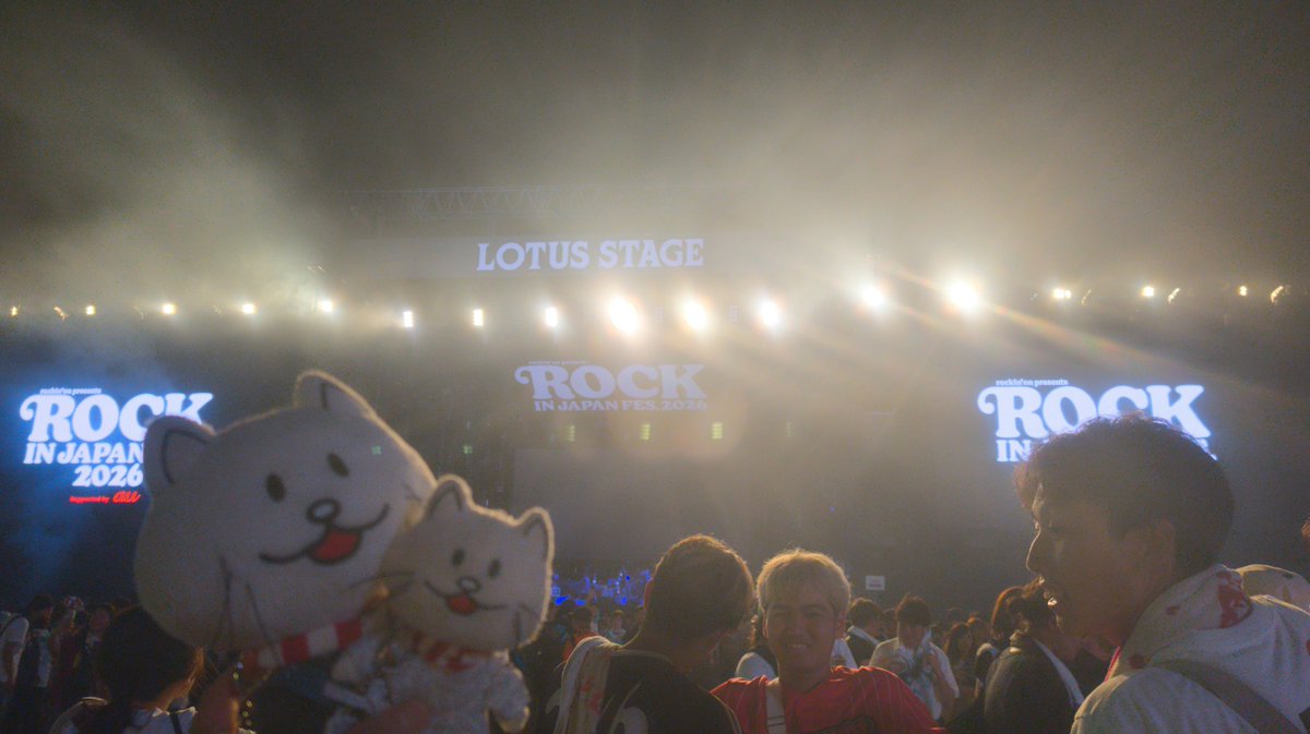 manpk0211's tweet photo. 最高な夜でした！
天体観測であんなに歌わせて貰えるとは…
あと、30年一緒にいると仲間のアクシデントにも気づくし、
優しく突っ込める余裕がさすがだった🤣

藤くんの来てくれた人、来れなかった人への思いに😭

風呂入ります！
#RIJF2026 #ロッキン #BUMPOFCHICKEN #BOC30th @rockinon fes https://t.co/hcCfMrfUXF
