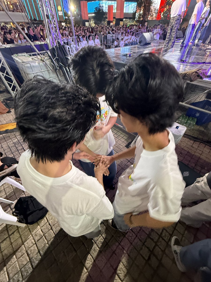 munich_nm's tweet photo. ขอบคุณพี่ๆทุกคนที่มาหากันนะค้าบ สนุกมากๆๆ ไว้มีโอกาสมาจันเกอใหม่นะครับ เลิฟยู แล้วไปดู LOVEx3 Ep.5 กันคร้าบ #LOVEx3_EP5 #LOVEx3Busking_EP5 #munichnath https://t.co/LuRozr6dyf