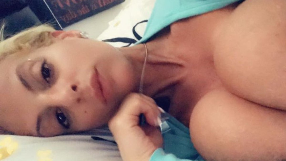 TAYSTEVENS's tweet photo. I can't think of anything clever this morning, just enjoy the view. 😉
#TayStevens #MorningView #BrainOnPause #SweetAndSpicy #NoCaptionNeeded #DailyDistraction #BlondeBombshell #RiseAndShine
https://t.co/DzP9mD4SCG https://t.co/b7W5yX4k6D