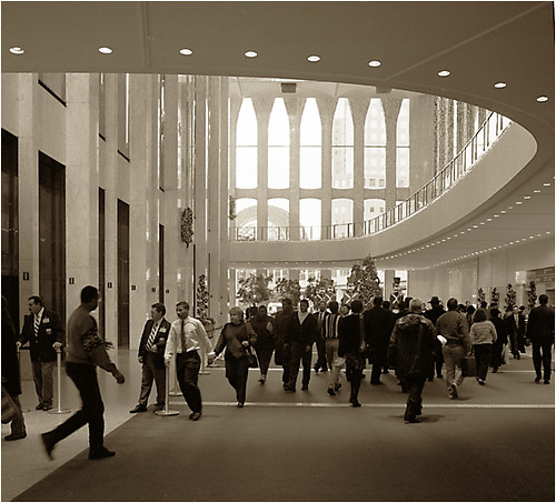 RetroCoast's tweet photo. The lobby of the original World Trade Center in the 1980s 

The Twin Towers featured lobbies that soared like cathedrals, with skyways suspended above.

It was like a fairy tale palace. https://t.co/fBecZFOF2o
