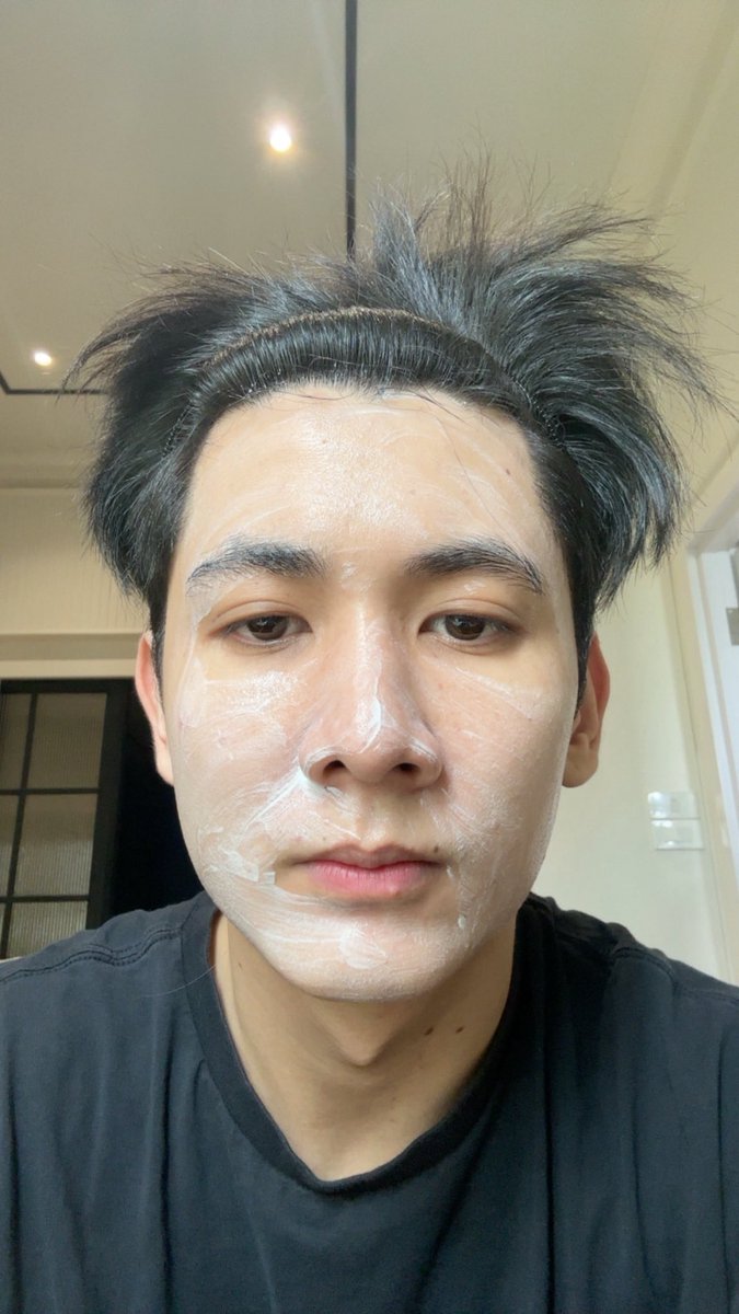 xxnariin's tweet photo. และนี่คือใบหน้าทนายของด้อมเราคับ https://t.co/XTkTGuOz1x