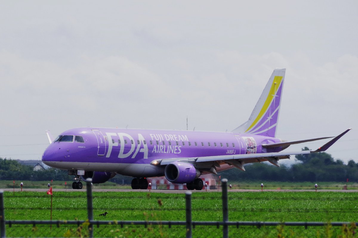 D7DYs3GU's tweet photo. 一押しバイオレット👍
高貴なお姿✈️
#フジドリームエアラインズ https://t.co/OBmYT52ihK