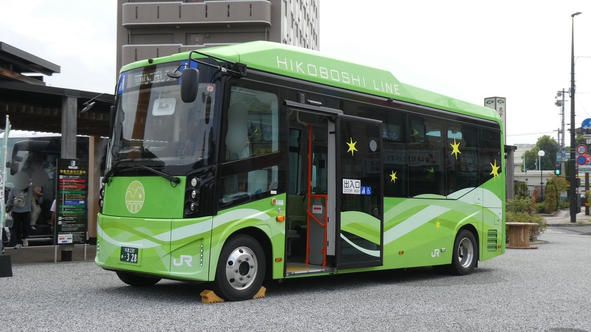 houtousanbashi's tweet photo. 日田バスまつり2026

日田バス406とひこぼしラインBRT328が
展示されていました。JRの方は、去年は黄色の車両だった。イベント内容は、去年とほぼ変わらず…。 https://t.co/Ry1cZw6dnA