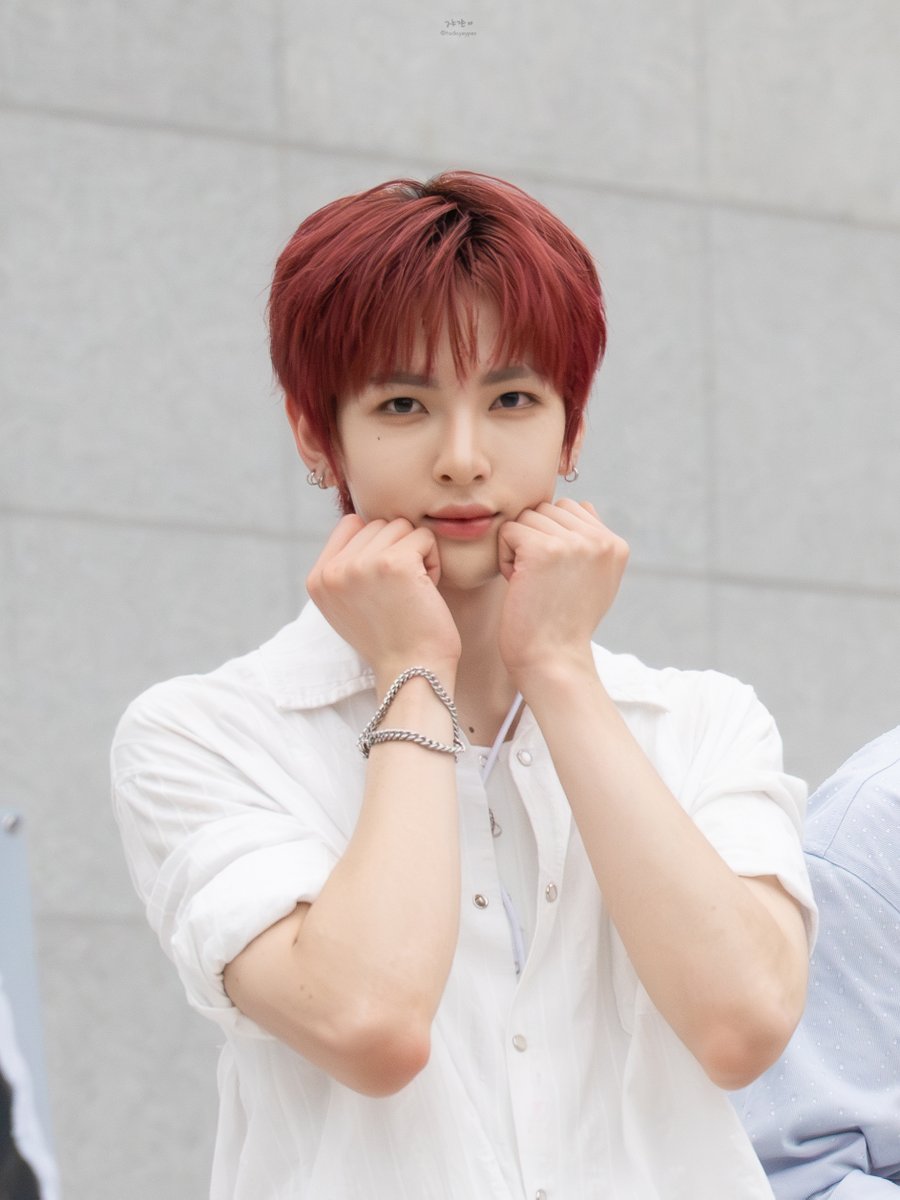 tadayeypex's tweet photo. 생일 축하합니다🥳🥳
언제나 어리고 기엽고 예쁘고 멋지고 다 하니깐요 걱정 말고 하고 싶은 거 다 하고 경밍이가 원하는대로 즐겁고 행복하게 잘 지내시길🫳🫳
오늘 하루도 힘내기~~
🍀🍀
#EPEX #이펙스 #MU #뮤 
#낭만_가득한_뮤와의_9월
#Dreamy_September_with_MU https://t.co/QA8qFDdxcP