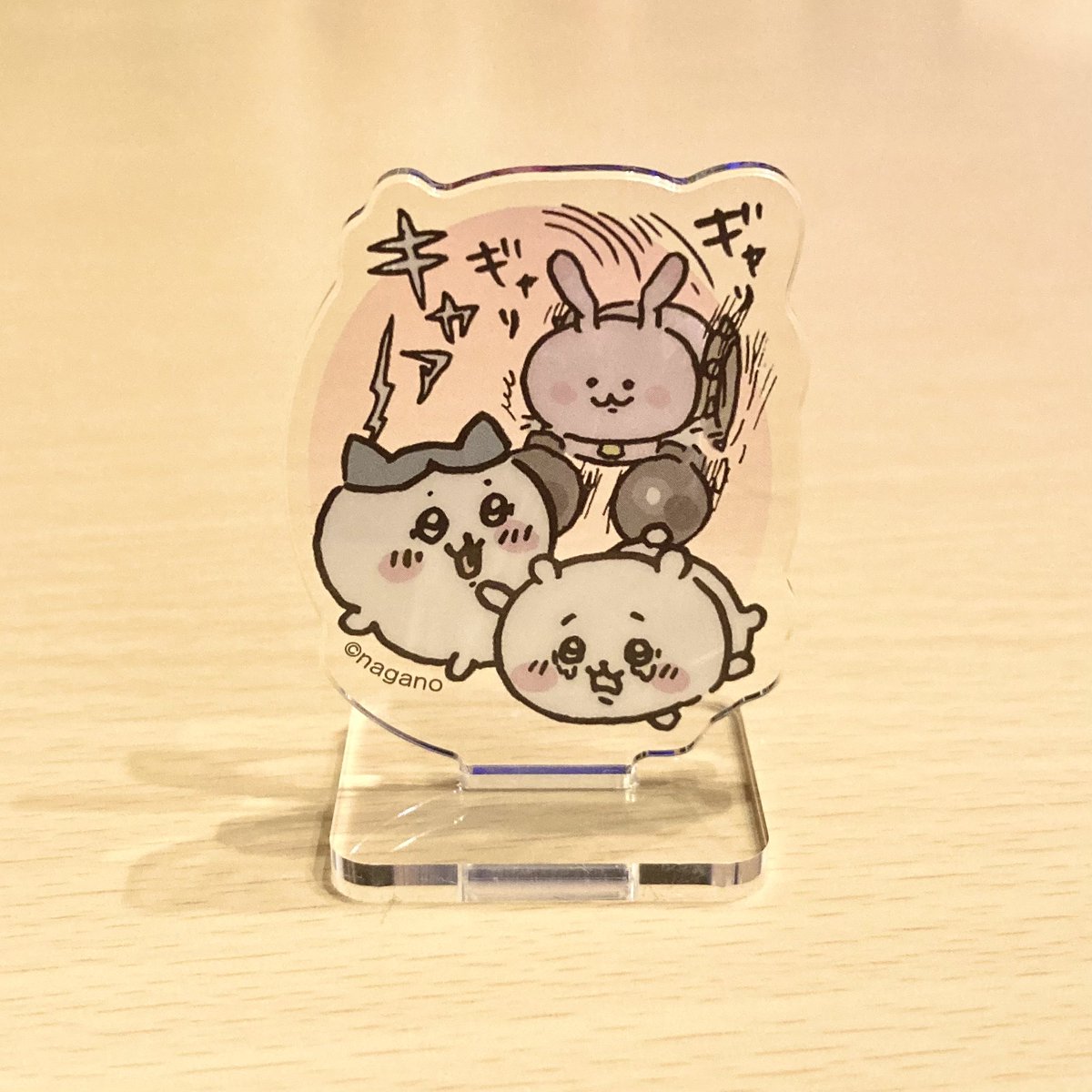 wapi_chi's tweet photo. このシーンのアクスタあったので
らしんばんで購入💰

世の人々がこの「キャァー」を読んでる瞬間
私は「ギャアー」と叫んでいたらしい…😇

SNS投稿のマンガならではだなぁ✨
自分にとって特別な日のちいかわの投稿があったらすごく愛おしくなると思うので
皆様もぜひ遡ってみて…🥰 https://t.co/8QtkwtofEN