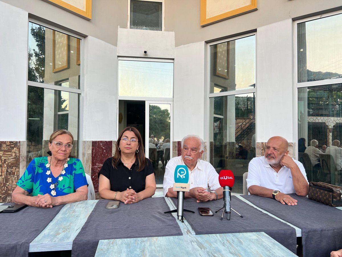 Vatan_Partisi's tweet photo. Genel Başkanımız Doğu Perinçek, Didim'de, "Büyük Çözüme Doğru" buluşmasında, Didimli vatandaşlarımızla bir araya geldi.

Üreten, Birleşen, Bütünleşen ve Erdemli Türkiye için görevlere hazırız. https://t.co/7Kei7ZJOOC