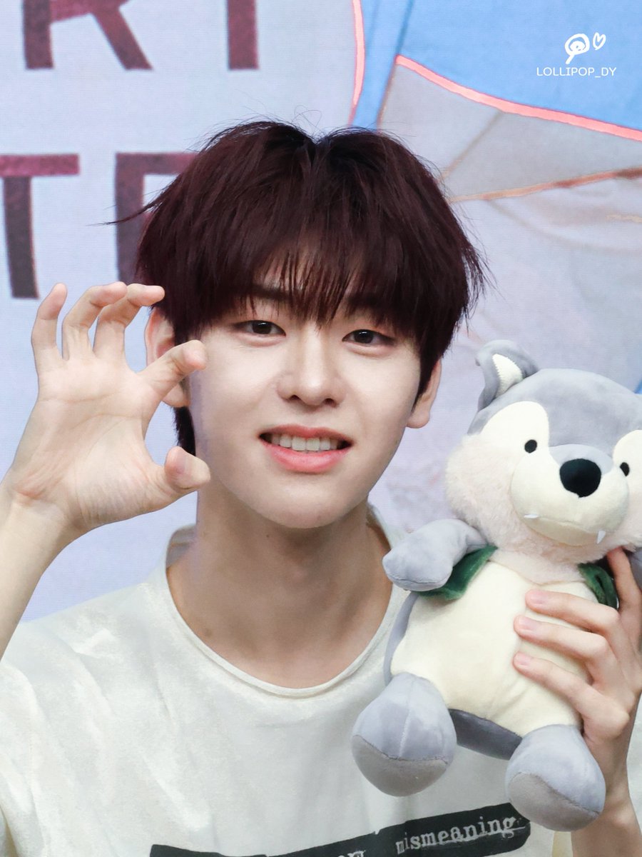 lollipop_dy0218's tweet photo. 🍭260618 헬로라이브 팬사인회

늑대가 예뻐 🐺

#김동윤 #동윤 #드리핀 #DRIPPIN
#차동협 #ChaDongHyeop 
#두근대 #Doogeundae
#KIMDONGYUN https://t.co/BWMwAQA2NM