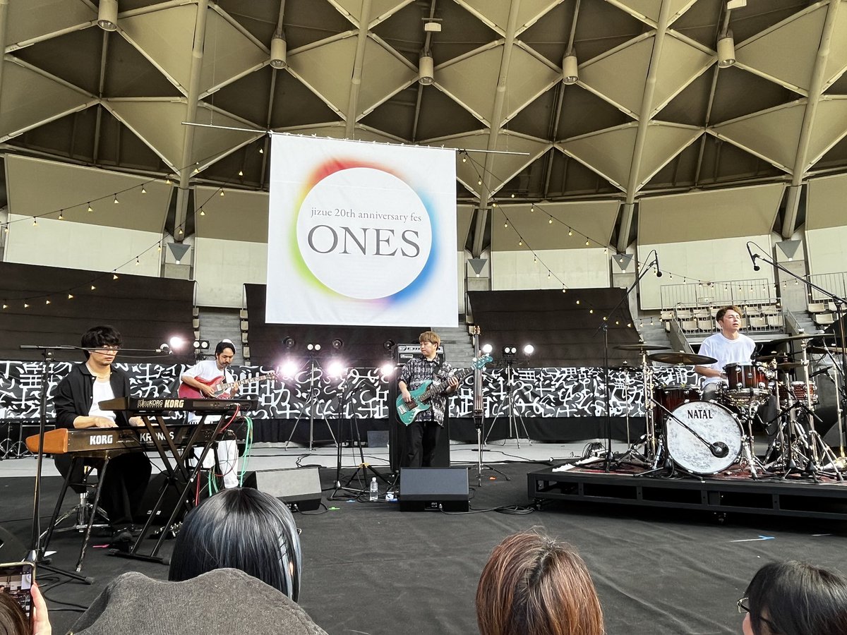 hiyoko_type3's tweet photo. #jizue
#jizue20th
20周年記念フェス「ONES」ちょう楽しかった
全5組全インストという攻めたラインナップだったけど残暑の野外で気持ちいい音楽に浸れました！ https://t.co/P0z6uO05nT
