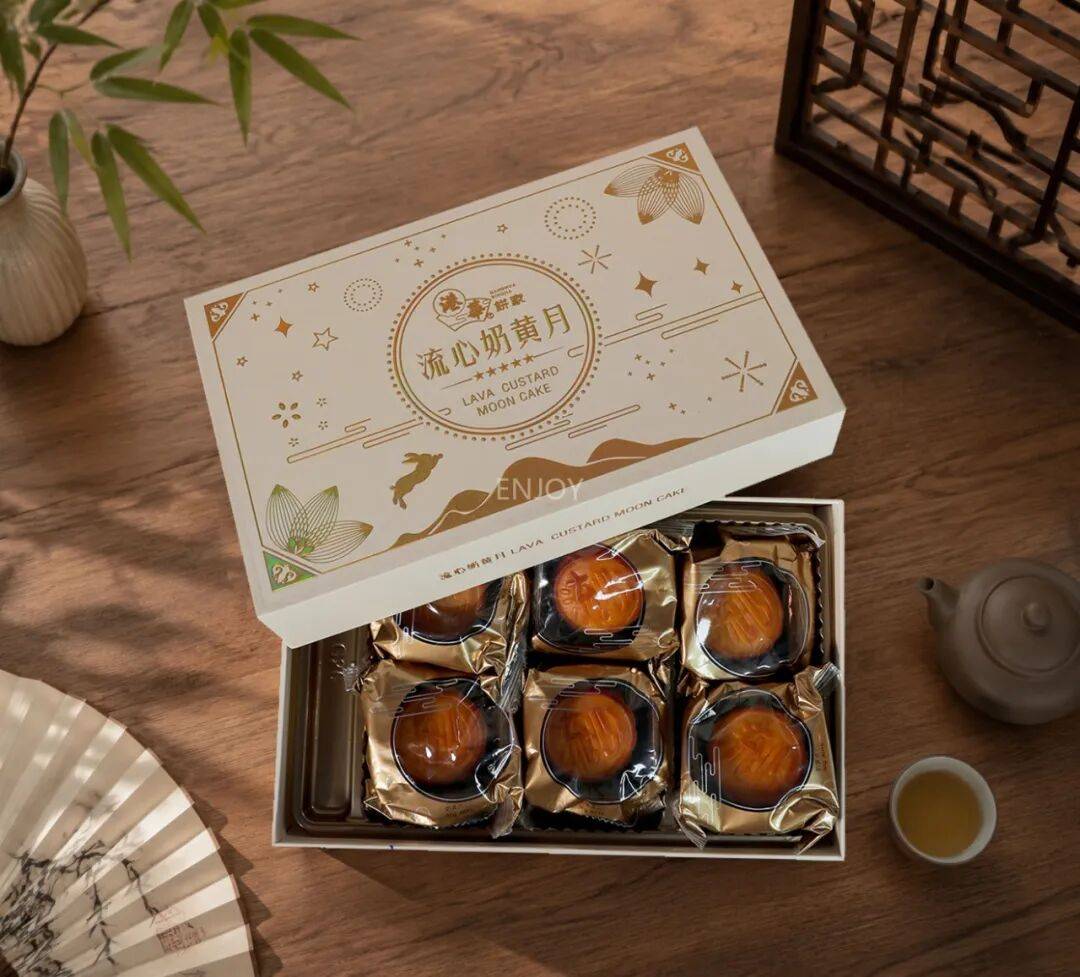 saeed_ur_rasool's tweet photo. [Celebrate Mid-Autumn with our limited mooncake set! Creamy custard u0026 red bean fillings, perfect for sharing with loved ones. Only available this weekend!]， https://t.co/YexkGq5jKp