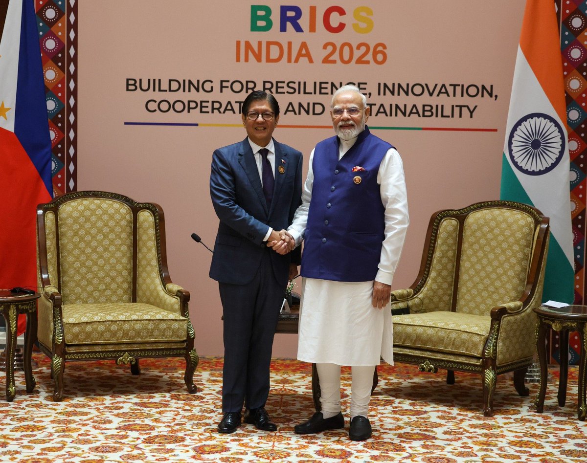 narendramodi's tweet photo. Delighted to meet President Ferdinand Marcos Jr. on the sidelines of the BRICS Summit. Wished him a very happy birthday too. 

We reviewed the growing momentum in the India-Philippines Strategic Partnership. 

Key focus areas are:

Economic linkages. 

Technology. 

Trade.

Space. 

Innovation. 

Creative industry. 

We also discussed ways to further strengthen India-ASEAN engagement.

Ikinagalak kong makatagpo si Pangulong Ferdinand Marcos Jr. sa sidelines ng BRICS Summit. Binati ko rin siya ng maligayang kaarawan.

Tinalakay namin ang lumalakas na momentum ng Estratehikong Samahan sa pagitan ng India at Pilipinas.

Kabilang sa mga pangunahing pokus ang:

Ugnayang pang-ekonomiya.

Teknolohiya.

Kalakalan.

Space (larangan ng kalawakan).

Inobasyon.

Industriyang malikhain (creative industry).

Tinalakay din namin ang mga paraan upang lalong mapalakas ang ugnayan ng India at ASEAN.

@bongbongmarcos