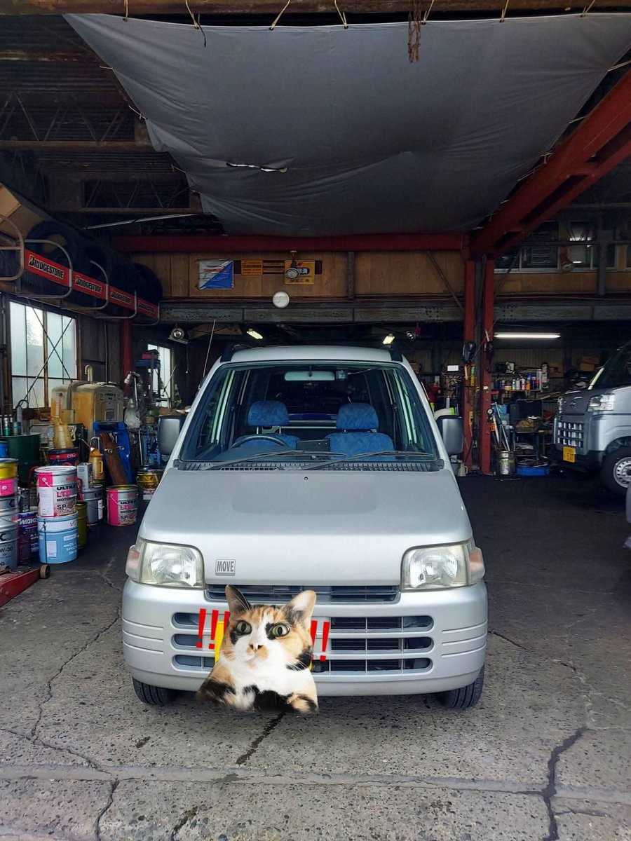 Kunio1126's tweet photo. 車検終了したと言うので、今回は工場に取りに行きました。
もう終わったのでいつ取りに来ても良いと言われたけれどまだ車検シール貼られて無かった。貼るのを初めて見たけれど、車検月の紙を残してそれ以外を剥がして貼ると言うのを知りました。ボケっと作業していたら間違えそうですね。 https://t.co/DRy5xarbmk