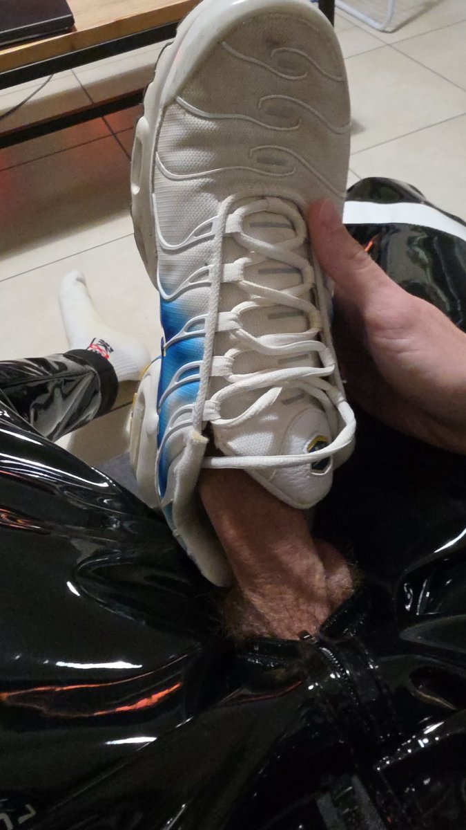 frb382's tweet photo. So comfy 😈🔥 https://t.co/uvjNz7h36c