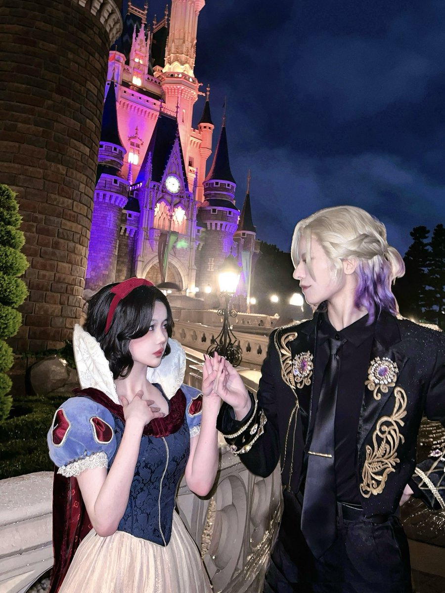 hoshi__mr's tweet photo. お手をどうぞ、お姫様。#Dハロ仮装2025 https://t.co/SshPLwqxtz