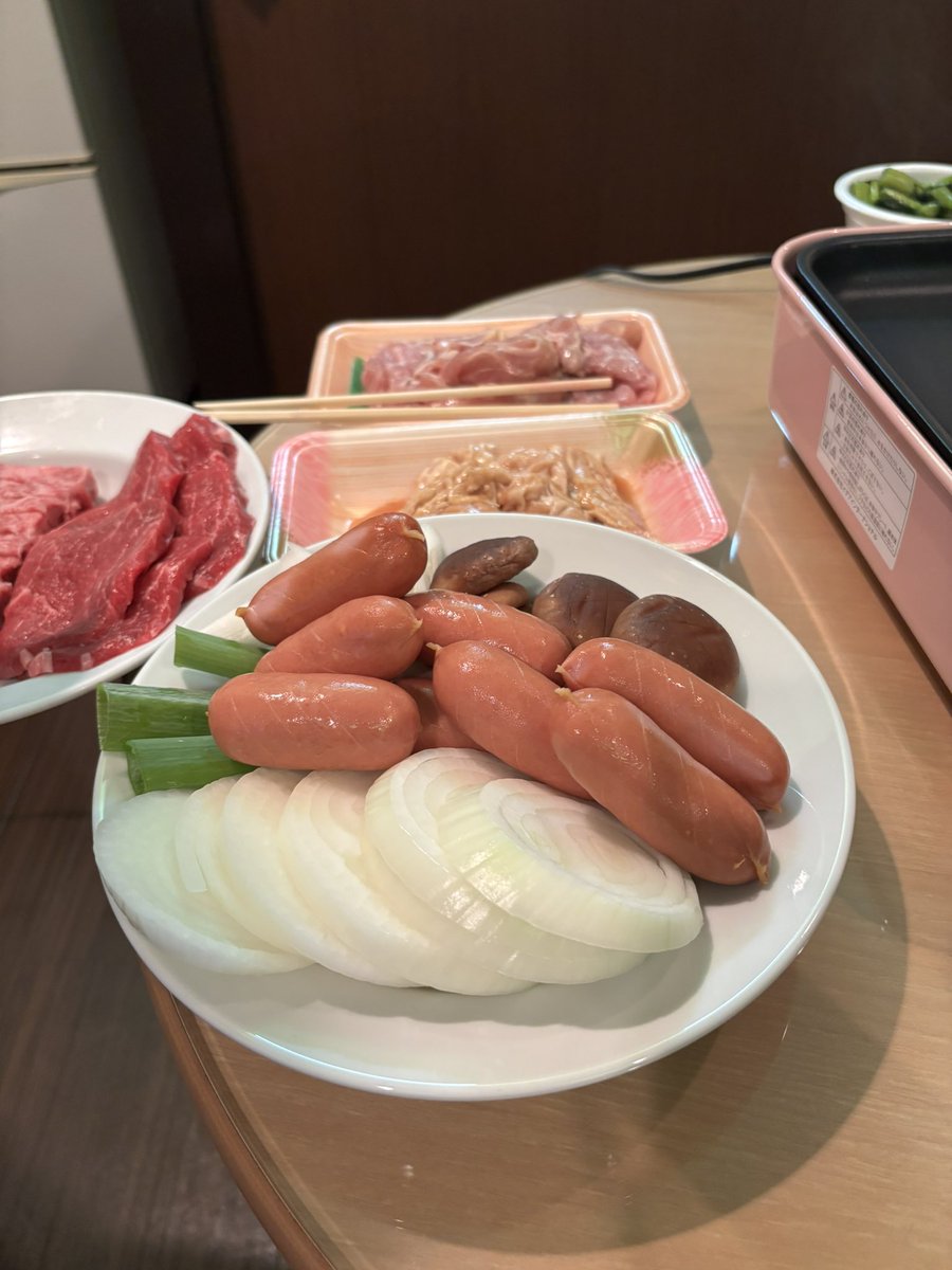 reren0303's tweet photo. 今日はかりんとお家焼肉🥩🔥 https://t.co/Y7X652b5Dt