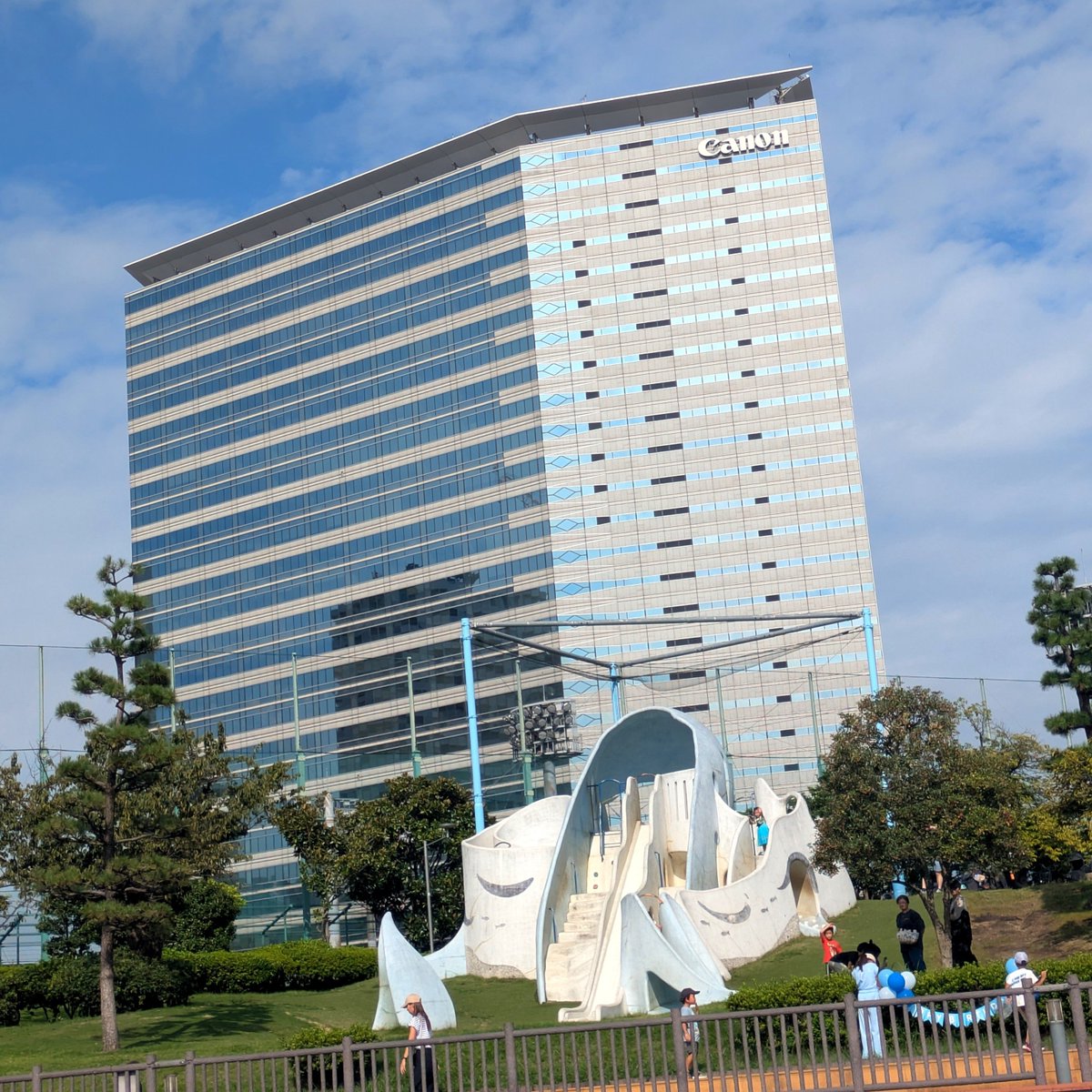 tomopoly's tweet photo. TENNOZ ART WEEKで船に乗った。天気が奇跡的に良くなって良い。ここはバービーボーイズ「なんだったんた7days」の撮影場所だな、と思いました。 https://t.co/31DJcnzkkE