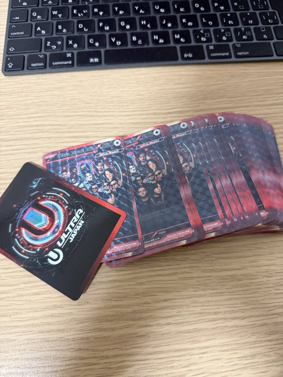 a1808_mp3's tweet photo. 届いた🤩
ウルトラで配る☺️

ホロ加工で色味変わったのちょっと泣いた🥲

欲しい人連絡してくれたら分けておくよ😉 https://t.co/96BmXKvzBq
