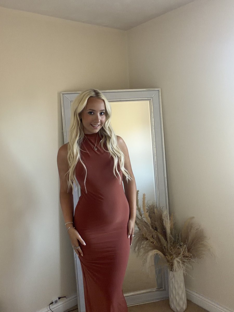 LexiBooker30's tweet photo. The way I feel in this dress 🧡 https://t.co/TRClwp1YTj