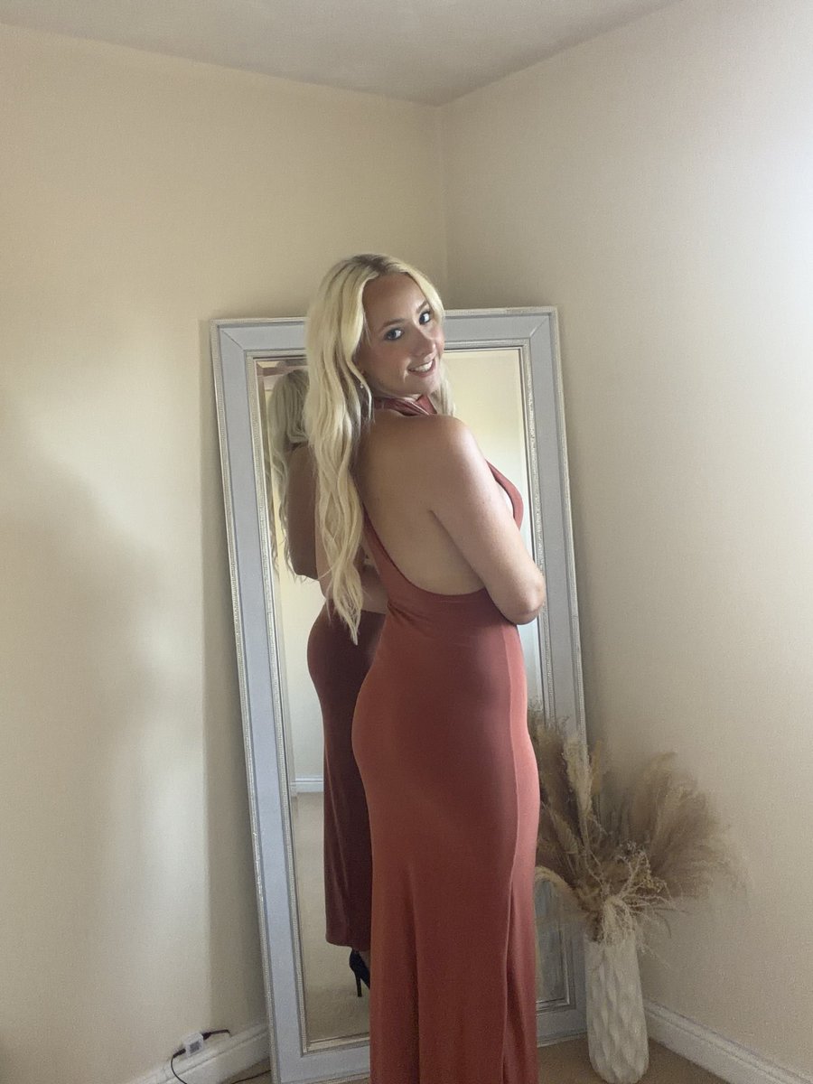 LexiBooker30's tweet photo. The way I feel in this dress 🧡 https://t.co/TRClwp1YTj