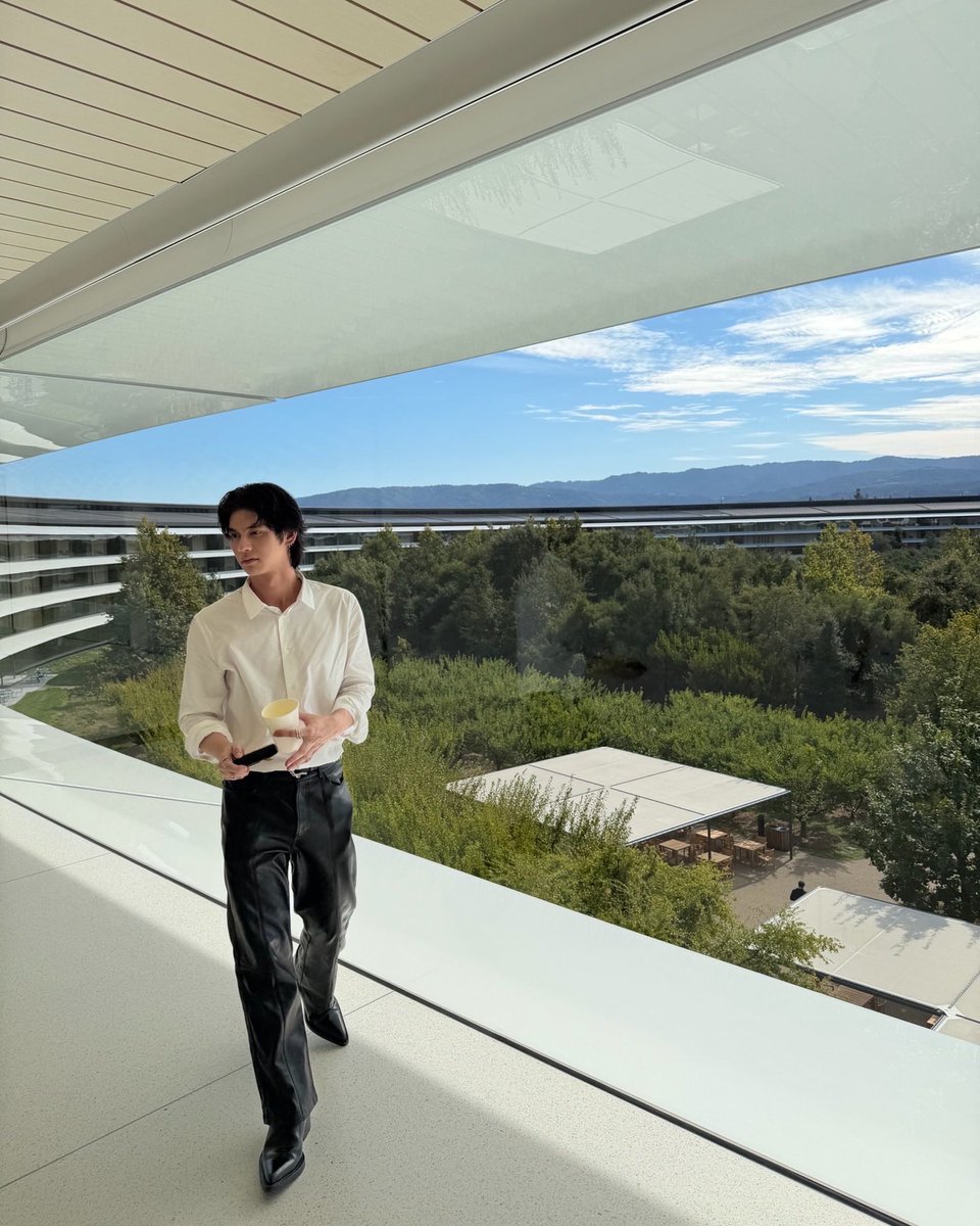 luresmagazine's tweet photo. Bright Vachirawit  attended the Apple Event at Apple Park in Cupertino, experiencing the latest product launch at Steve Jobs Theater and meeting Apple's new CEO, John Ternus. 

#Lures #BrightVachirawit #AppleEvent #JohnTernus https://t.co/7nrZQfi9qM