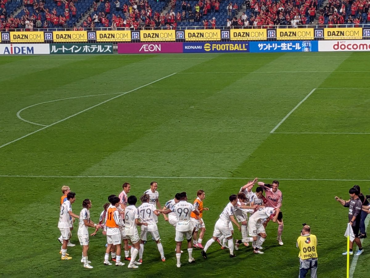 Asa_bian's tweet photo. チームメイトとわちゃわちゃするファジアーノ岡山の立田
レイソルでもこういうのを見たかったけど、充実してそうで何より！ https://t.co/BQ0X3huwFK