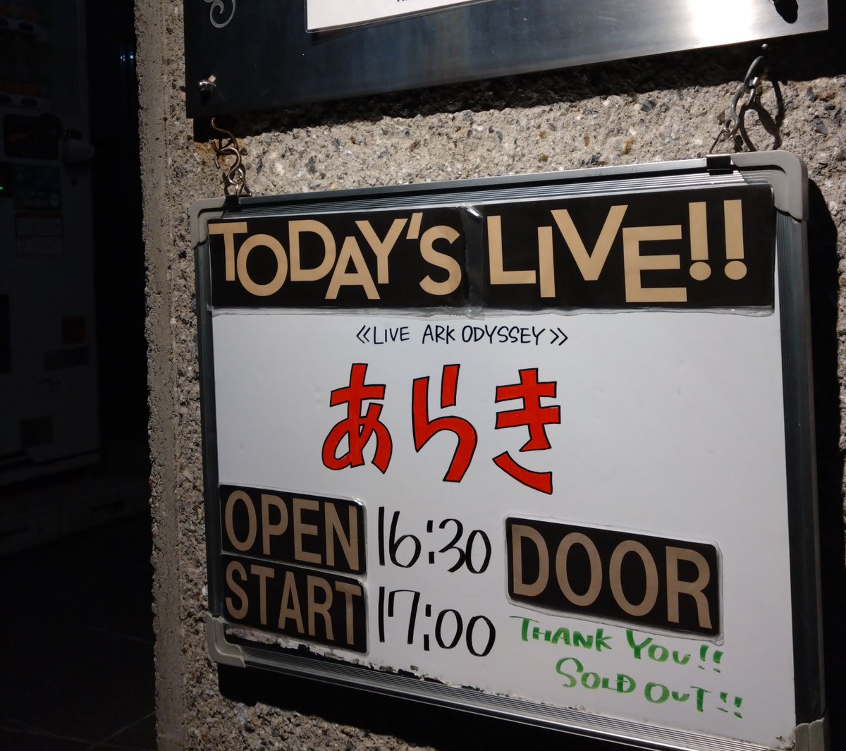 itamin2's tweet photo. あらき氏、ツアー熊谷参戦してました

いやもう私…
あらき氏のオリ曲が好きすぎて、ヤバいです

もちろん歌唱力は人外だし、ビジュも動きも喋りも
なんもかも好きだけど

オリ曲が素晴らしすぎる!!
そしてそのオリ曲をたっぷり浴びれるあらきワンマンとかいう神システム
最高すぎて滅_:(   _*´ω`):_ https://t.co/3SC71PIQIZ