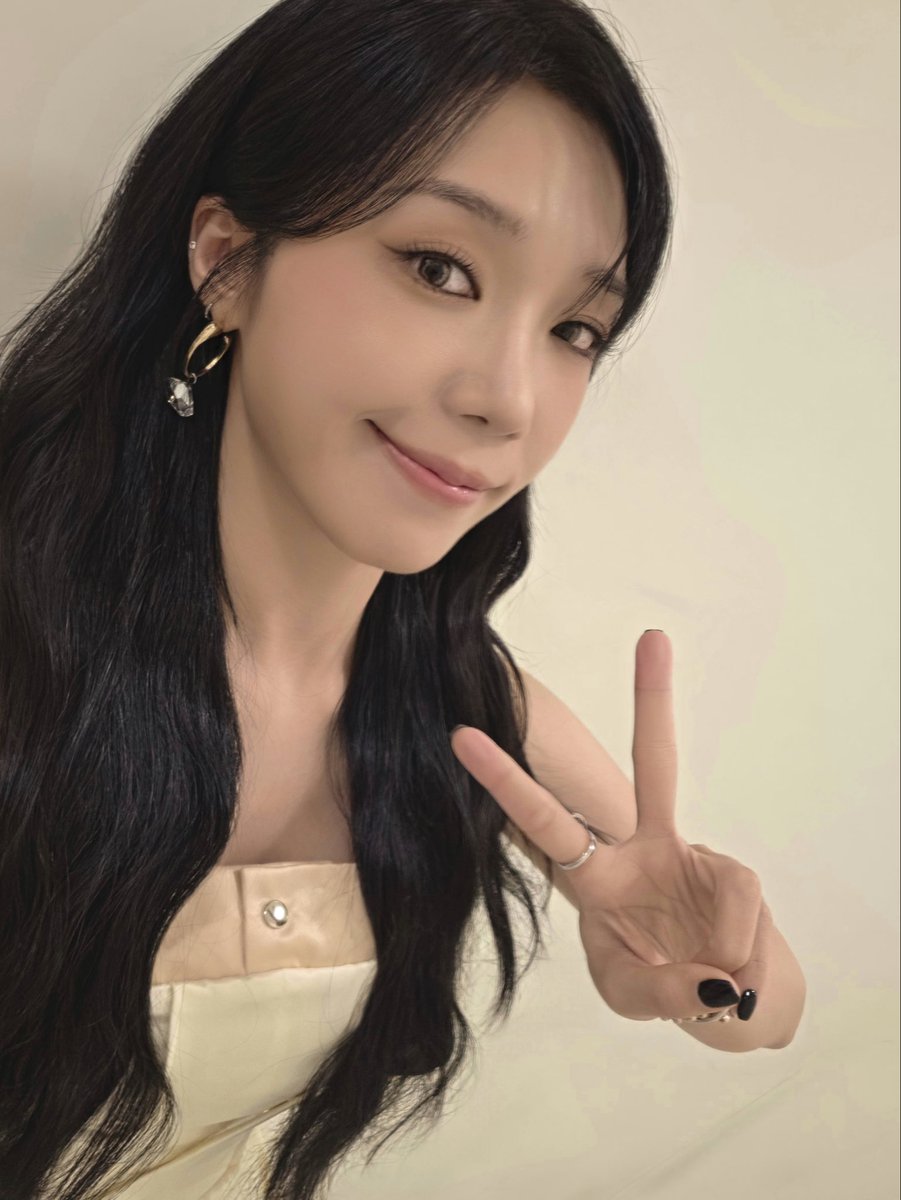 JeongEunJi_X's tweet photo. [#정은지]

[SUMMER, I] 2일차!❤️‍🔥
여러분 모두 어제 오늘의 낭만과 함께 행복하고 즐거운 하루하루가 가득했으면 좋겠습니다!

우리 곧 다시 만날 수 있겠죠?😉

그날을 기다리며 또 만나요! 🙌🏻

#은지 #JEONGEUNJI
#JEONGEUNJI_SOLO_CONCERT
#SUMMER_I https://t.co/f1EwR85ndz