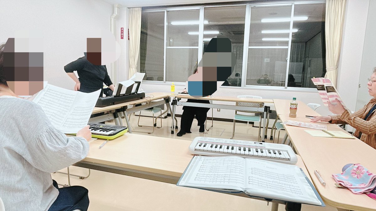 Piaceremiyagi's tweet photo. 昨夜の練習は丁寧に音の確認をしてもらいましたって私が1番音がとれてなくて、私の音の確認て感じでした😅
このパートのここの音をよく聞いてとか一緒に歌っちゃえばとか皆さんにいろいろアドバイスを頂き感謝でした🙇🏻‍♀️
そして今日は仙台東照宮と野中神社に行ってきました⛩️
#女声合唱
#合唱仙台 https://t.co/u2O9RWbD5T