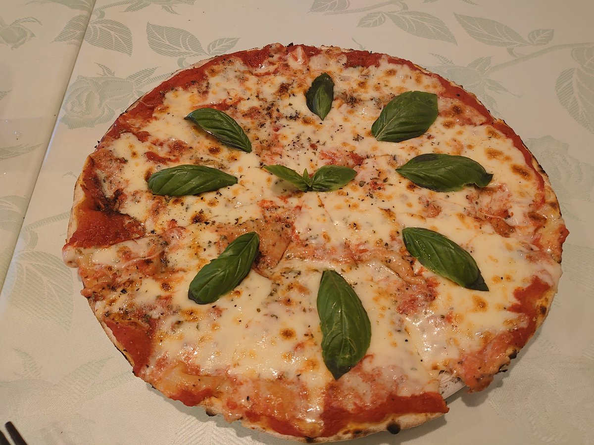odvur1017's tweet photo. 薬院｢ラカーサディナオ｣

マルゲリータ🍕
チーズたっぷり！

蒸しっとするけども、こんな涼しい9月は何年ぶりやろか

#福岡グルメ #ゆうきの1人飯 https://t.co/3siuO6JdCG
