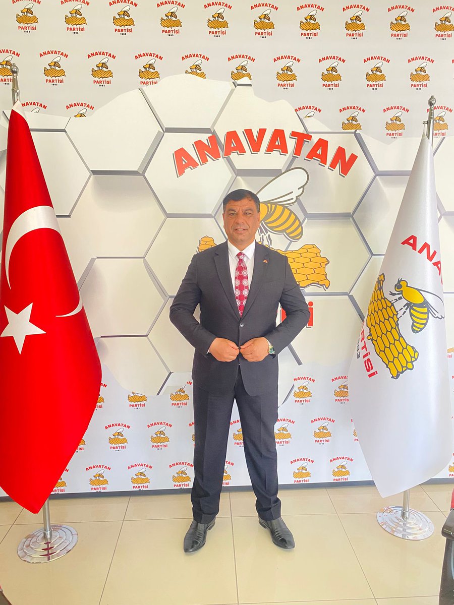 HalilAslan63_'s tweet photo. Benim Davam mavi gökle,Çatlamış toprak arasında ızdırap çeken insanımızın derdine çare bulmaktır...

@icelebiresmi @anavatan1983 https://t.co/STaqJTLylc