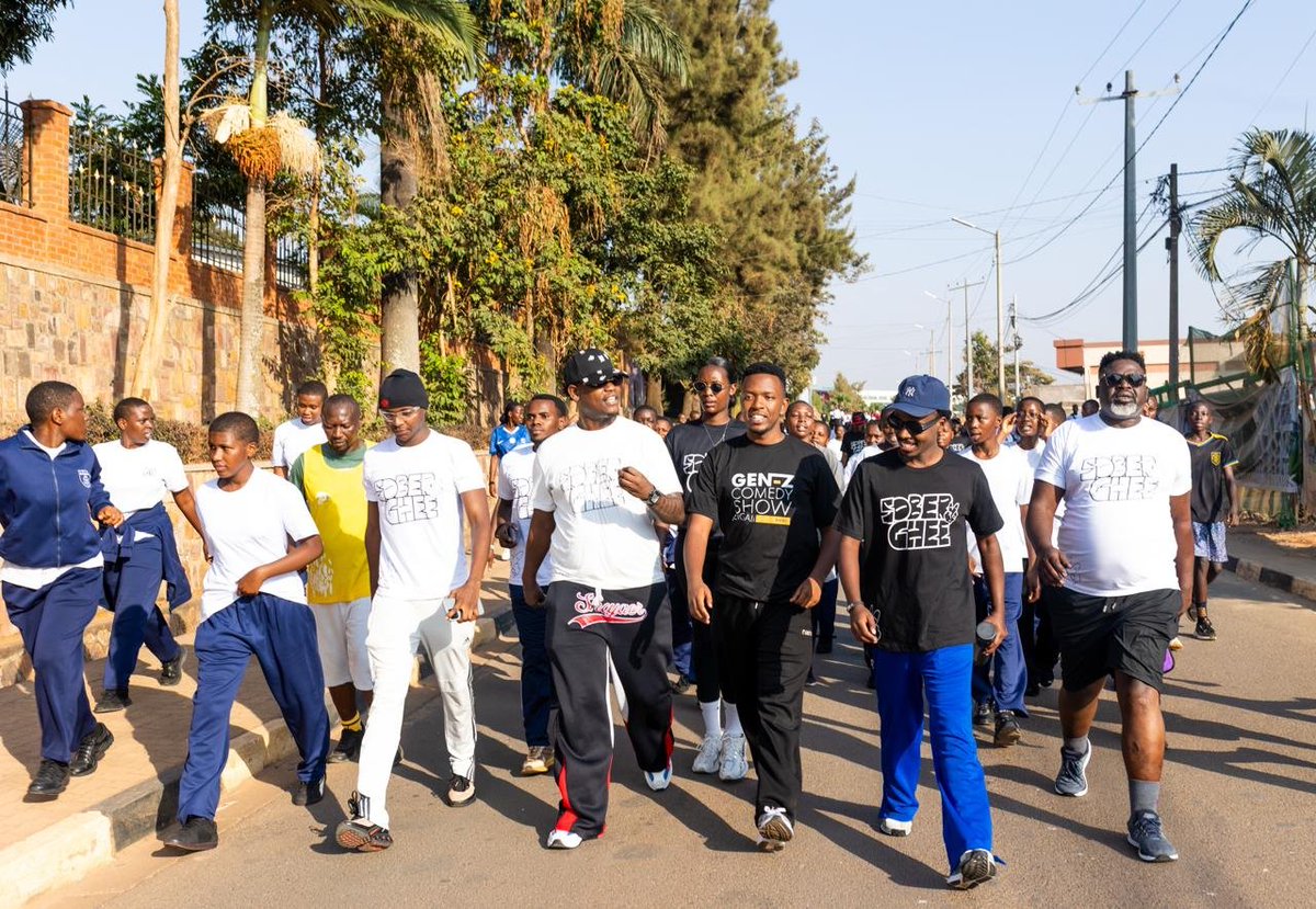 JustinNsengima's tweet photo. 📸 Un dimanche matin de sport communautaire à #KigaliYacu ! 🏃🏾‍♀️🚴🏾‍♂️💪🏾

Ce matin, les habitants des trois districts de la Ville @CityofKigali étaient nombreux au rendez-vous pour le #CarFreeDay, notre activité sportive communautaire organisée deux fois par mois.

Au programme : marche, course à pied, vélo, aérobic, gymnastique et bien d’autres activités sportives pour bouger, se retrouver et prendre soin de notre santé.

Les participants ont également pu bénéficier d’un dépistage volontaire et gratuit des maladies non transmissibles (MNT), ainsi que de conseils pour adopter de bonnes habitudes au quotidien.

Faire de l’exercice, c’est bon pour la santé. Et à Kigali, on fait du sport ensemble ! 💪🏾

#BeatNCDs
#HeheNicyuma
#KigaliYacu