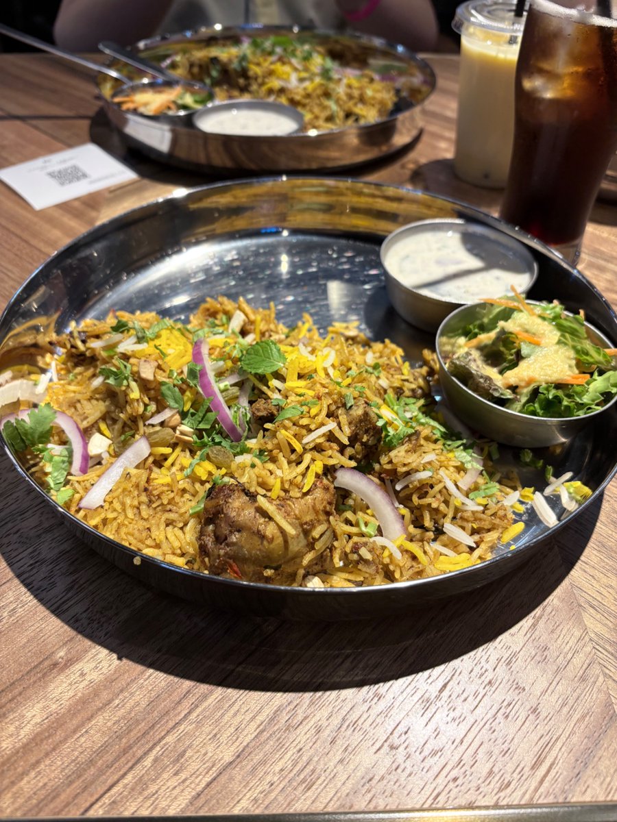 0N_Ra_'s tweet photo. 今日は手相見てもらったり、梨（あきづき）食べたり、昨日のナカシマファームのパンナコッタ食べたり、エリックサウスのビリヤニプレート食べました。 https://t.co/DCjPIcHnHI