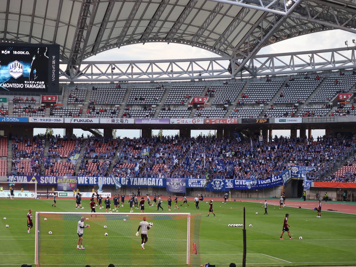 albirex12pachi's tweet photo. 高木善朗の引退セレモニー中に静かに見守っていてくれた山形サポーターの方々ありがとうございました！(･∀･)

#montedio
#モンテディオ山形
#albirex https://t.co/ID8Sqzhvzp