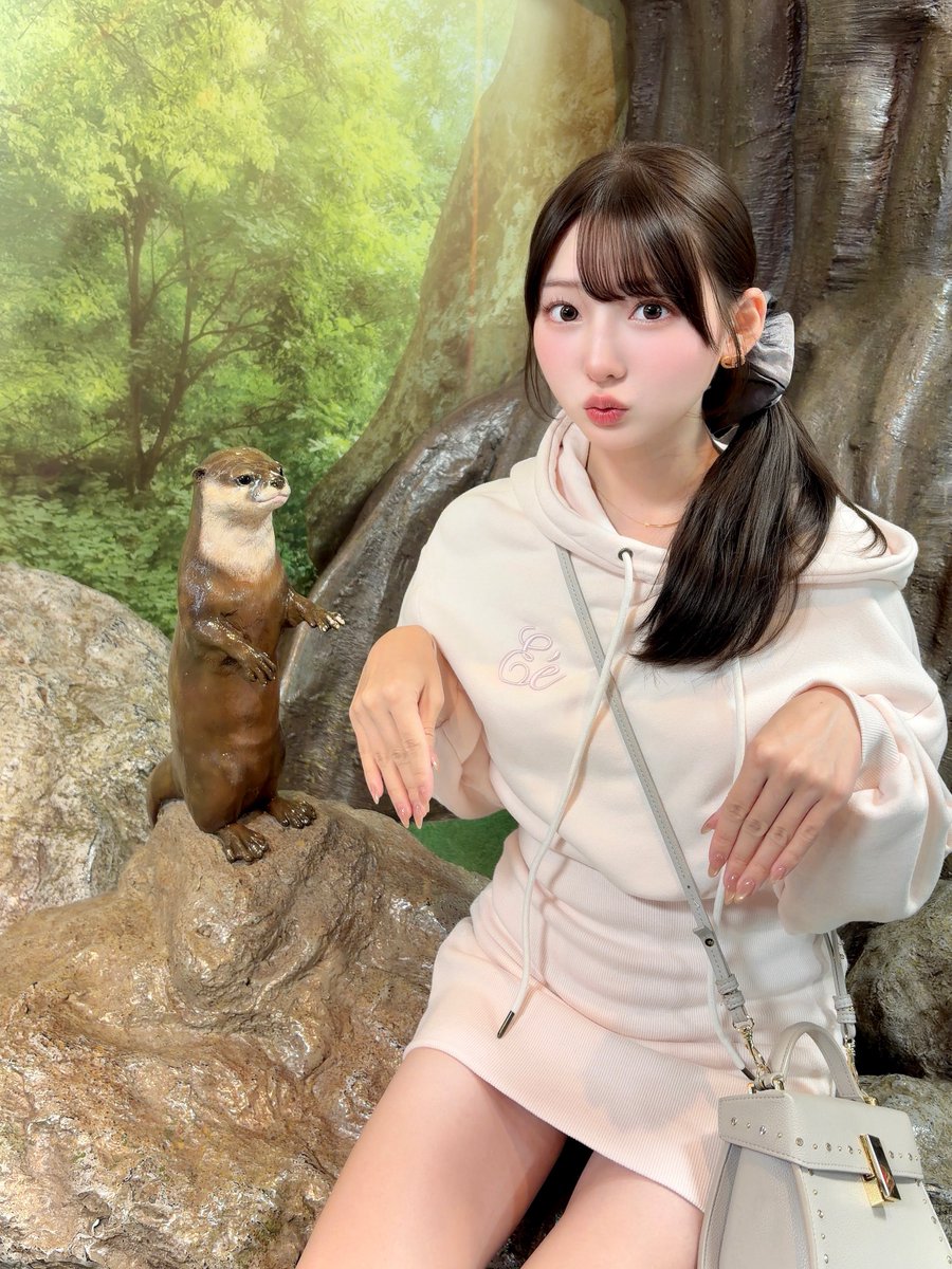 hanamori_hina's tweet photo. カワウソとお話して仲良くなったよ！♡ https://t.co/8CQ8SQipJy