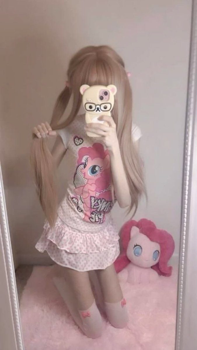 _miosq's tweet photo. [#edrtwt + #thinspo] : I got sick — is this a safe space to say I overeat (esp protein) when I’m sick bc I’m convinced it helps my body recover quicker? I know I’ve eaten like 3k cal these past 2 days.. 

If someone knows if u can lose while recovering quickly let me know! 🎀 https://t.co/exqGE8Tz1A
