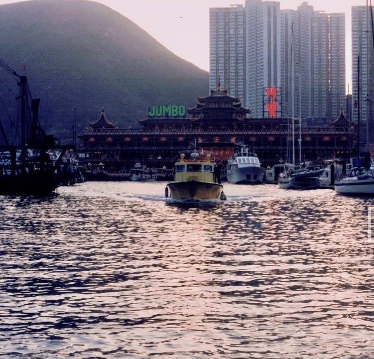 kironeco's tweet photo. #香港に行ったことのない人に香港の空気を伝えよう 1989 https://t.co/OGJP83knbC