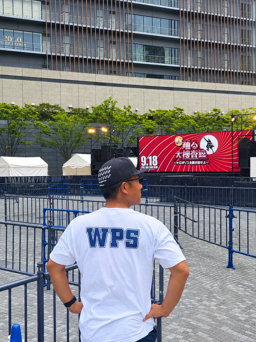 kentter3's tweet photo. うめきた広場のイベントに当選したので行ってきました！初の生青島さん、めちゃくちゃ男前でカッコ良かった！18日の初日も楽しみ！ムビチケもGETしてるし、あとはお利口さんに待つだけ…(o^^o)
#踊る大捜査線 #メトロポリスを駆け抜けろ https://t.co/vMWVr24FNr
