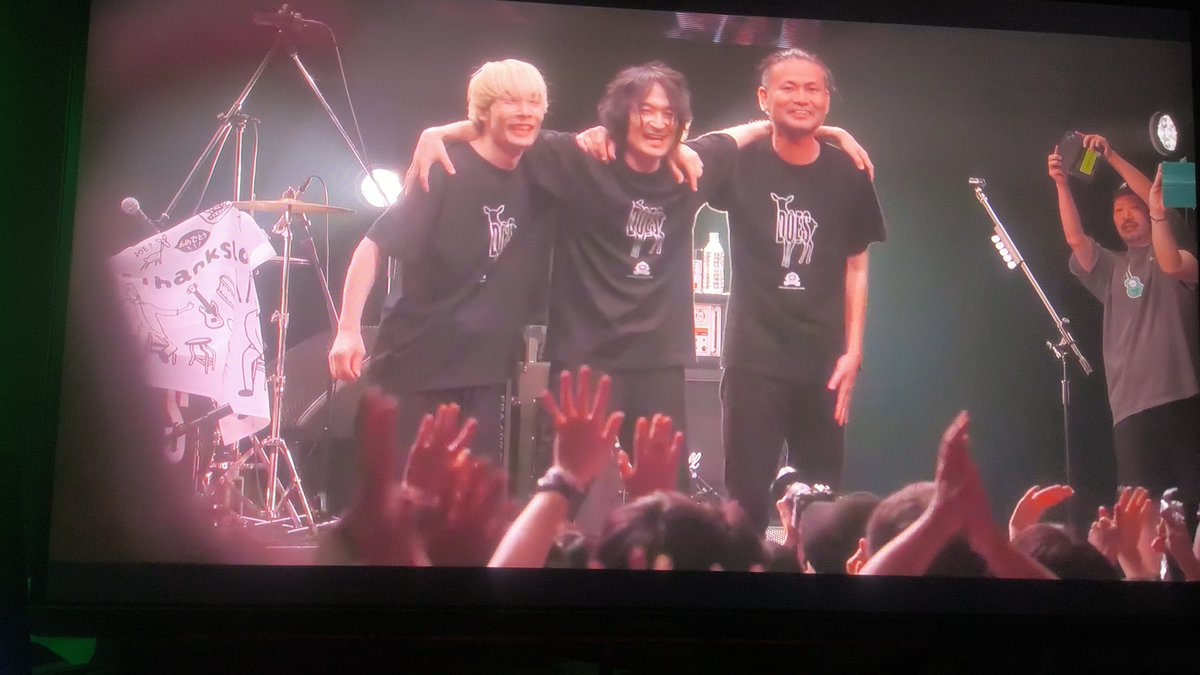 DoesPeru's tweet photo. Sin palabras, ha sido un increíble concierto, a pesar de que fue a través de una pantalla 🇵🇪. La energía de @DOES_official traspasa y parecia que estuvieses ahí, gritando, saltando con ellos en Shinjuku.

#does #does20th #thanksloving

Happy anniversary 🥹✨ https://t.co/zHvlmQVLXr