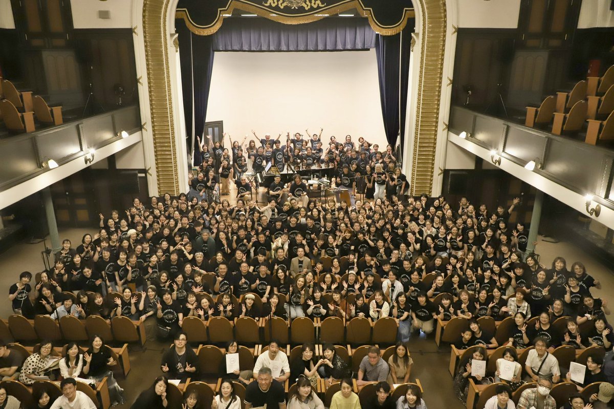 Skoop_jp's tweet photo. 『ONE VOICE Choir Project』無事終了🎊

全国から集まったクワイアの皆様が数ヶ月にわたりそれぞれ練習を重ね、迎えた今日。
一人ひとりの歌声が重なり合い、「ONE VOICE」な最高のステージを魅せてくださいました🙌✨

ご参加いただいた皆様、本当にありがとうございました！

#ONEVOICEChoirProject https://t.co/IUgJk4RAVh