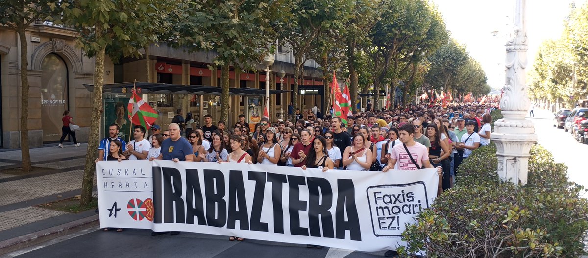 ILeatxe's tweet photo. Gaur @ernaigazte.rekin batera #EuskalHerriaAntifaxista aldarrikatzen dugu Donostian https://t.co/uXfx6OnURu