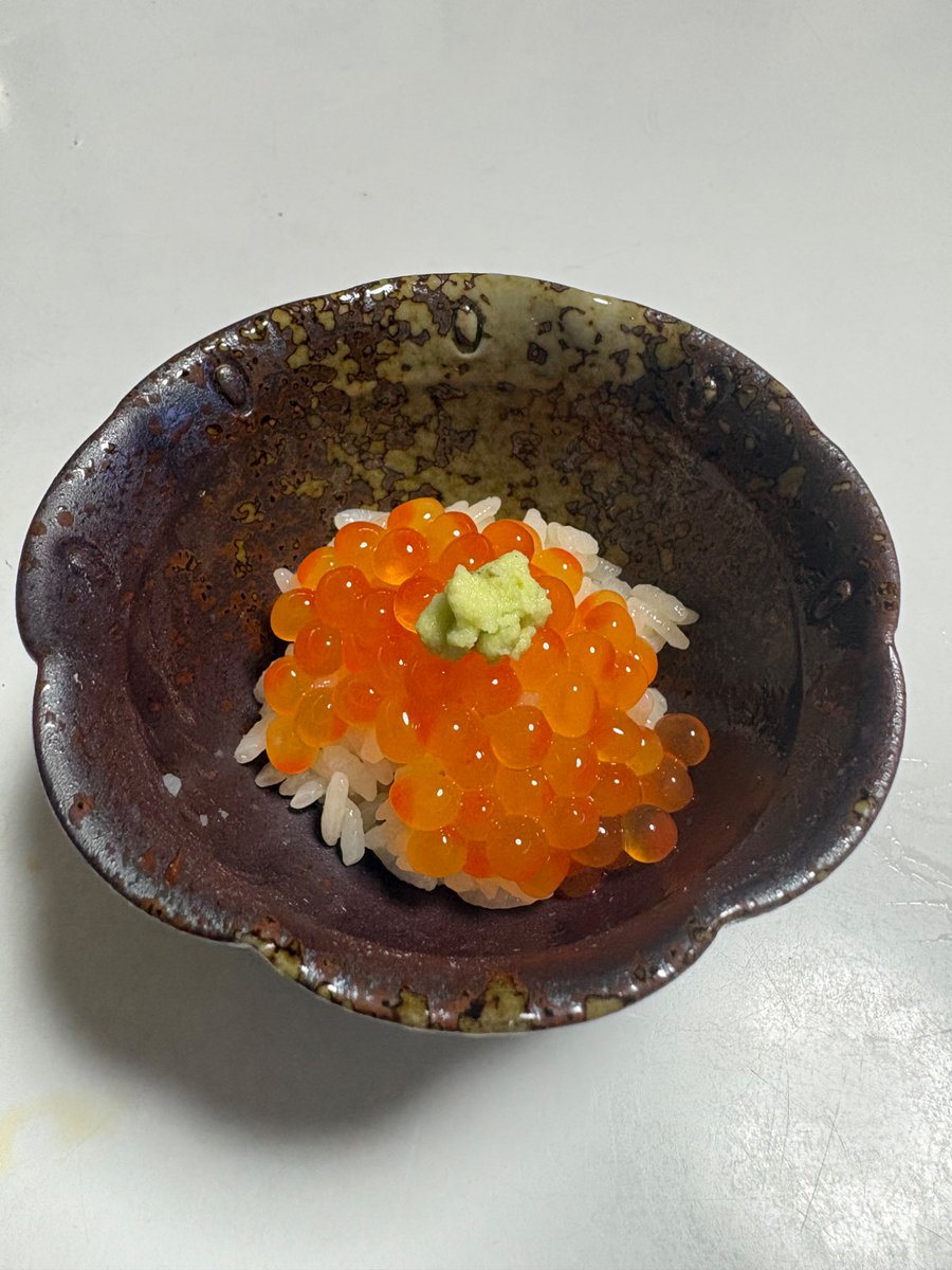 Reeeey1226's tweet photo. 夫が握った寿司🍣！！うまい！！天才！！！ https://t.co/7UCKd4Fo48