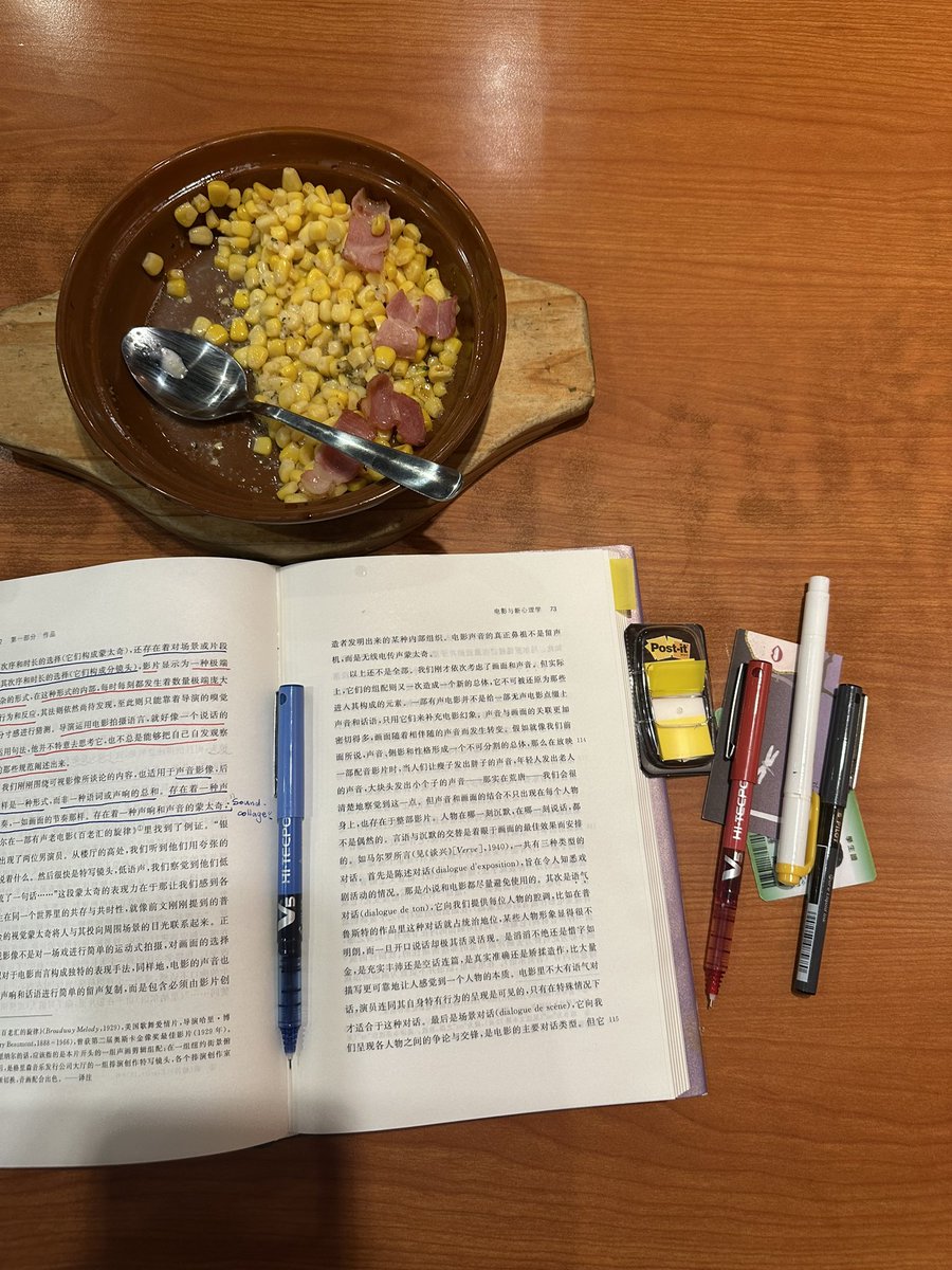 foldandrhizome's tweet photo. Having corn and reading Merleau-Ponty in Saizeriya https://t.co/CeCjrSOfQZ