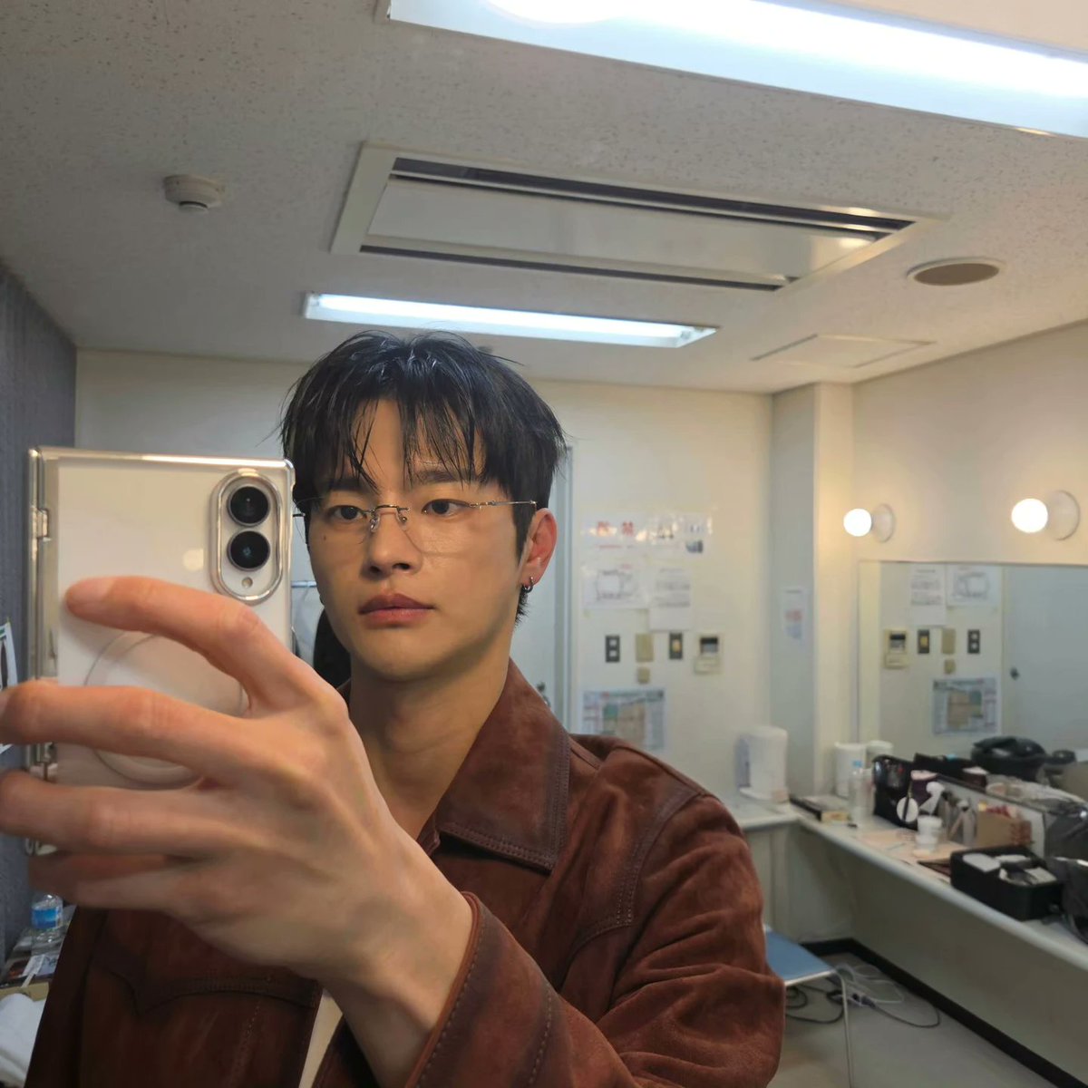Kkorepo's tweet photo. #ソ・イングク、秋を感じさせるブルゾンファッションで成熟した魅力アピール 
#ソイングク  
🔗https://t.co/RtMqfsjGNZ https://t.co/SdUdkD2OOn