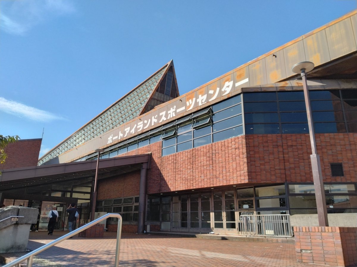 tk_030527's tweet photo. 本日は保護者でポーアイ。
相変わらず観客席は暑い。
フリーもブレもどんどん速くなる息子。
もう脅威でしかない。
スポマス終えて、しばしのオフ。
また少しずつ練習を積んでいけたら。 https://t.co/FGvNY847rY