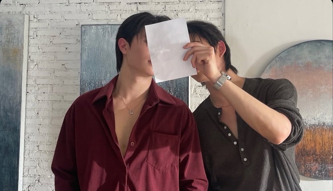 valcrazyforWE's tweet photo. WILLIAMEST BEHIND THE SCENES 😳🫠
Always together and 0cm apart 

 #YouManiacSeriesEP3 #WilliamEst https://t.co/93mrs4AFcp