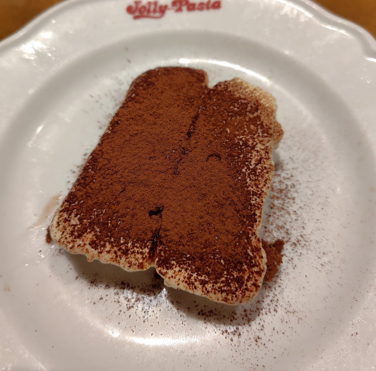 chocolatcorone's tweet photo. 何気に初のジョリーパスタ！お、お、美味しい！！アラビアータ辛旨(⊙⊙)ママンはジェノベーゼ。どちらもニンニクのパンチがすごい🧄ティラミスも美味しい✨ https://t.co/L3SwhbFMuP