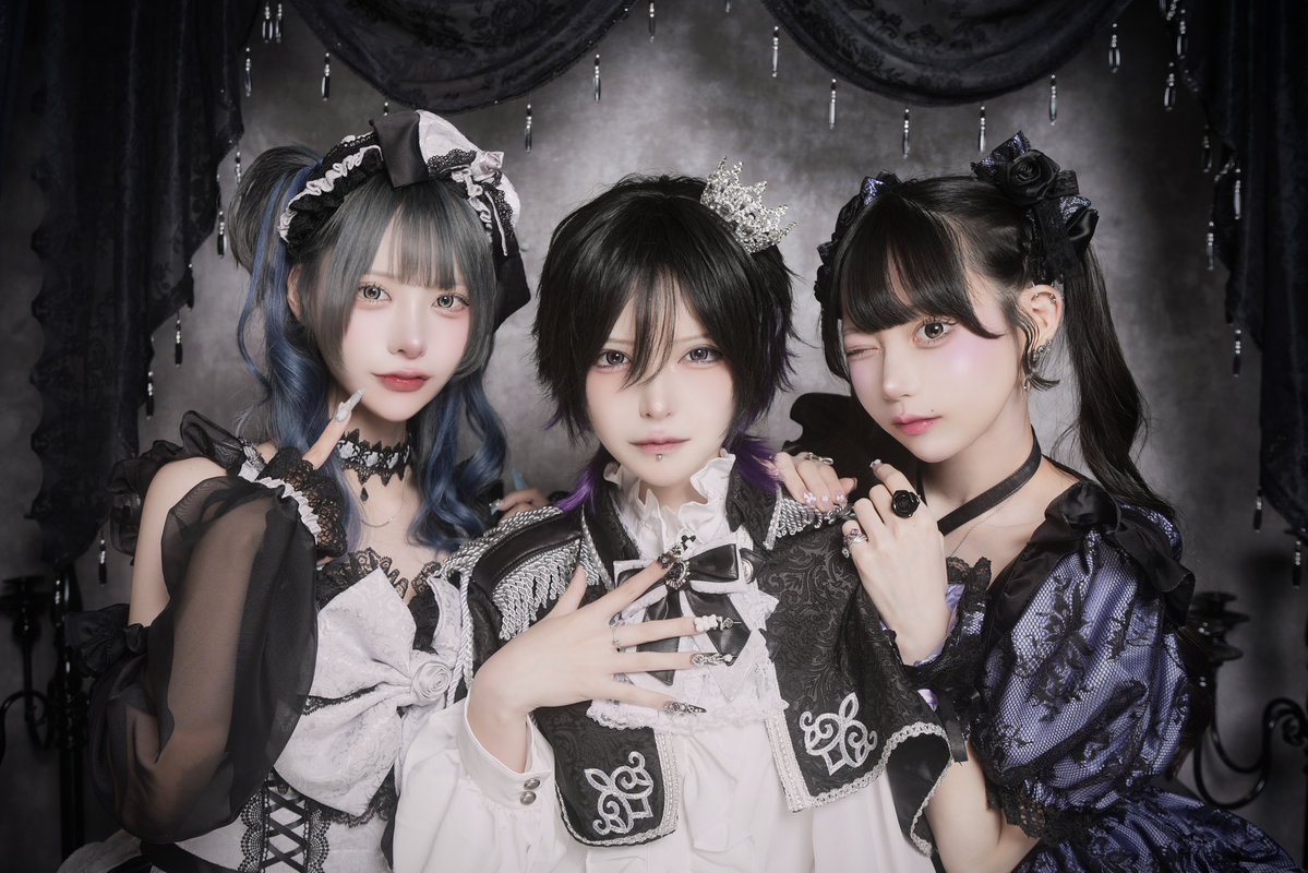 nightmareholic_'s tweet photo. 黒魅らら(@kuromirara)プロデュース
歌舞伎町コンカフェ✦₊
† 𝐍𝐢𝐠𝐡𝐭𝐦𝐚𝐫𝐞 𝐇𝐨𝐥𝐢𝐜 † #メアホリ

𝟐𝟎𝟐𝟔.𝟏𝟎.𝟎𝟏 𝐎𝐏𝐄𝐍🪦₊⁺
♰ オープニングキャスト大募集 ♰
応募はDM、LINEまで✉️ 🖤
https://t.co/WBPj5rEQgn https://t.co/z1uvXlCwyQ