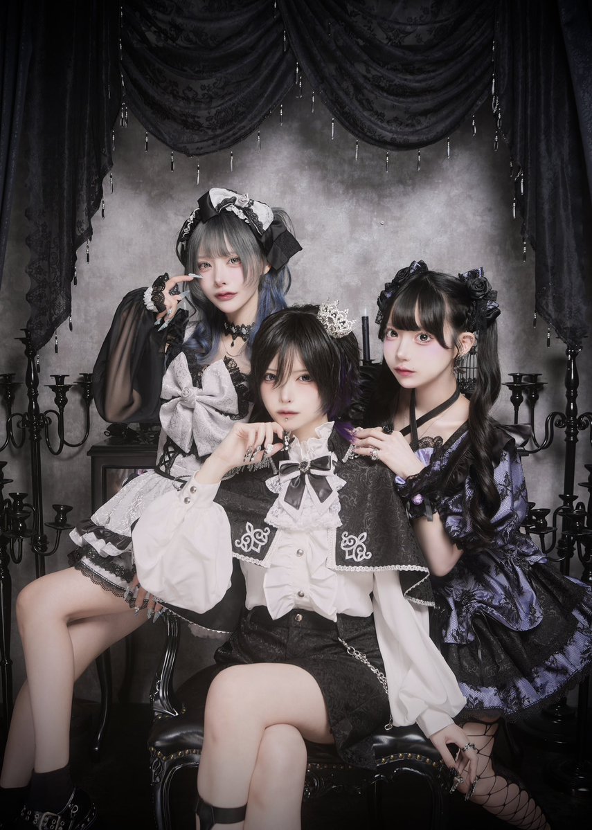nightmareholic_'s tweet photo. 黒魅らら(@kuromirara)プロデュース
歌舞伎町コンカフェ✦₊
† 𝐍𝐢𝐠𝐡𝐭𝐦𝐚𝐫𝐞 𝐇𝐨𝐥𝐢𝐜 † #メアホリ

𝟐𝟎𝟐𝟔.𝟏𝟎.𝟎𝟏 𝐎𝐏𝐄𝐍🪦₊⁺
♰ オープニングキャスト大募集 ♰
応募はDM、LINEまで✉️ 🖤
https://t.co/WBPj5rEQgn https://t.co/z1uvXlCwyQ