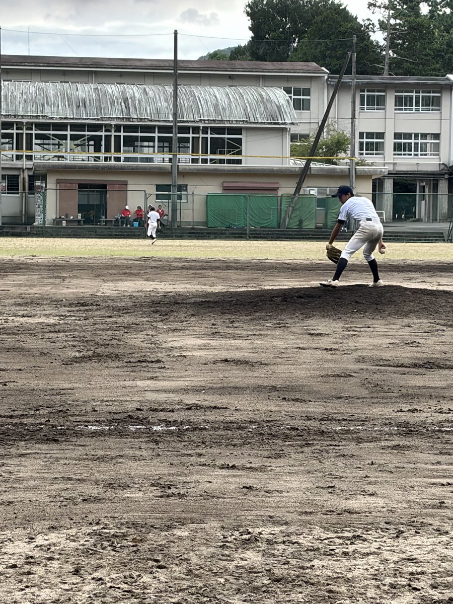 ktkwdbaseball's tweet photo. 練習試合⚾️
洛北高校さんと練習試合を行いました！ありがとうございました。
北桑田 5-11 洛北
今回の試合を通しそれぞれの個人の課題だけでなく、チームとしての課題も見つかりました。これからは練習の時間も増えていきます。見つかった課題をそのままにせず意識して頑張ります
 #北桑田 #高校野球 https://t.co/LMXAAaD2Tz