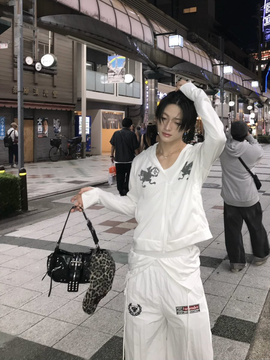 3_zik_x's tweet photo. こういう服装の彼氏どうですか？ https://t.co/xS3urZlquP