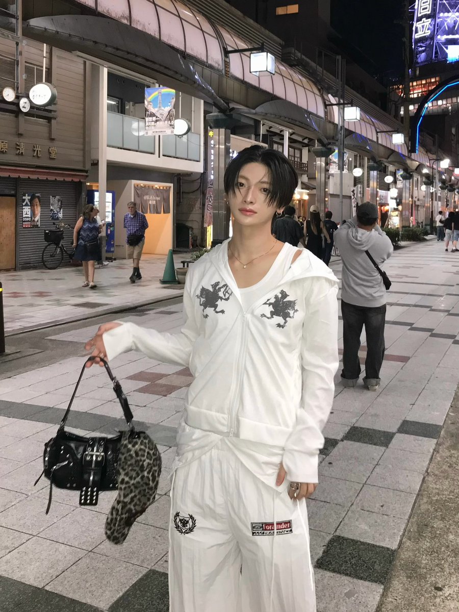 3_zik_x's tweet photo. こういう服装の彼氏どうですか？ https://t.co/xS3urZlquP